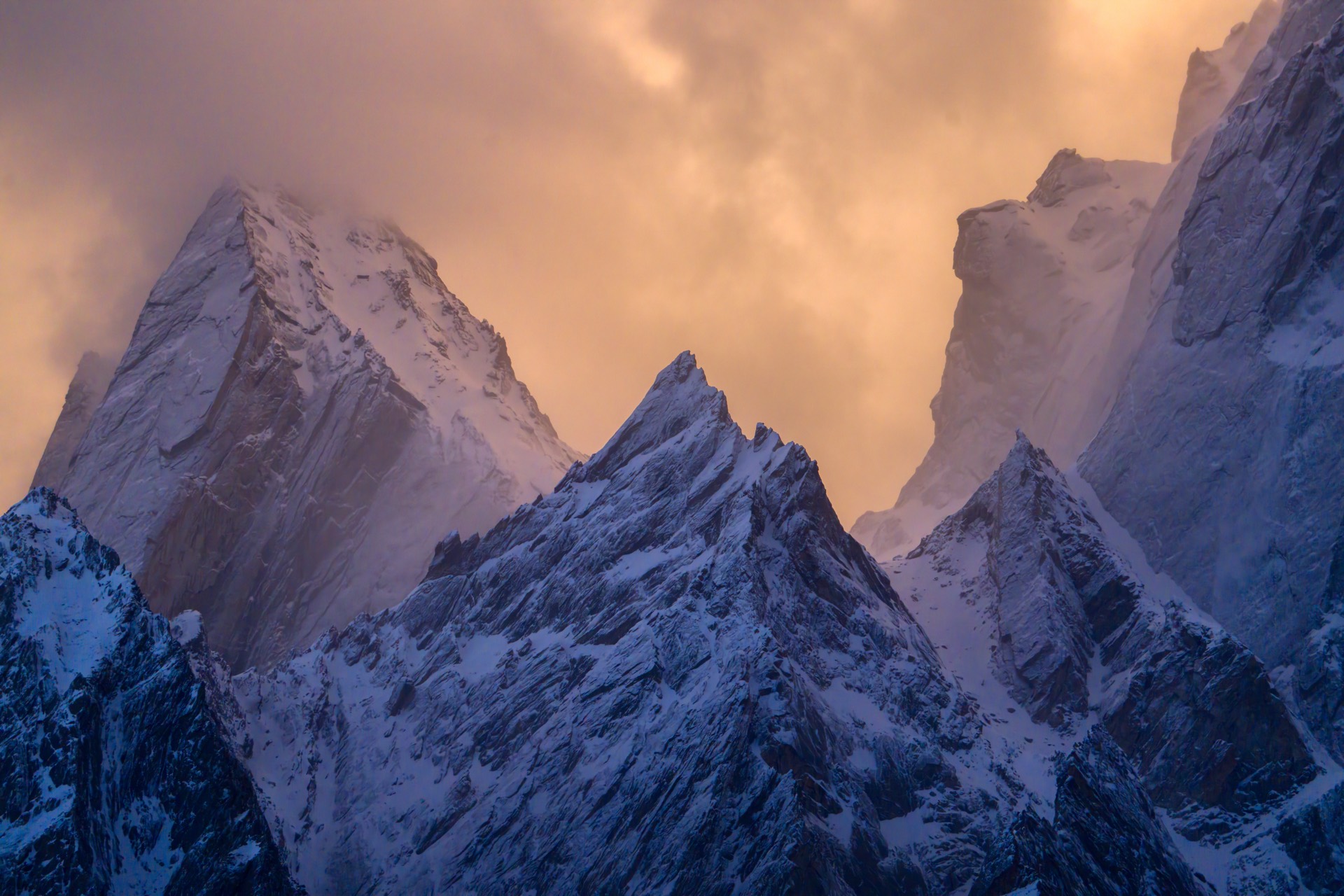 Machlu Peaks